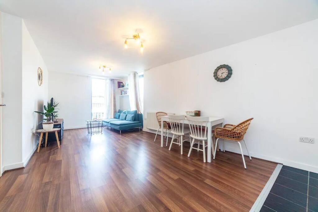 Charming 2 Bed Flat Near Greenwich Londres